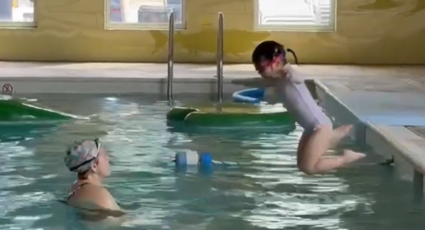 swimming05-10